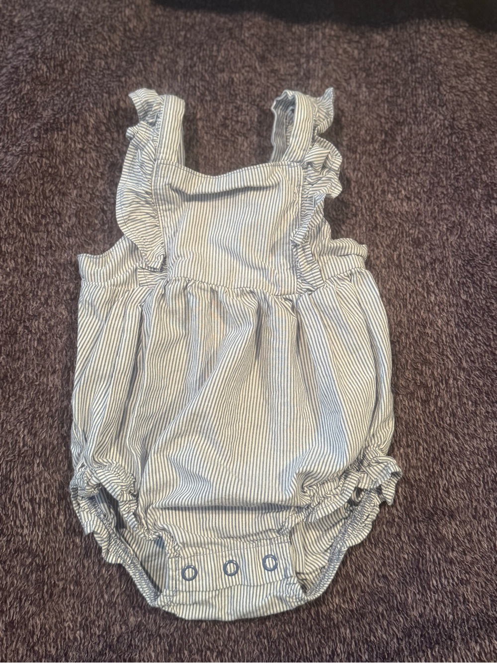 NWOT Carter’s Baby Girl Blue White Seersucker Stripe Ruffle Bubble Romper 3M